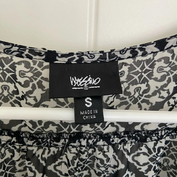 NWOT | Mossimo women’s black & white patterned semi-sheer blouse — small - Picture 4 of 7